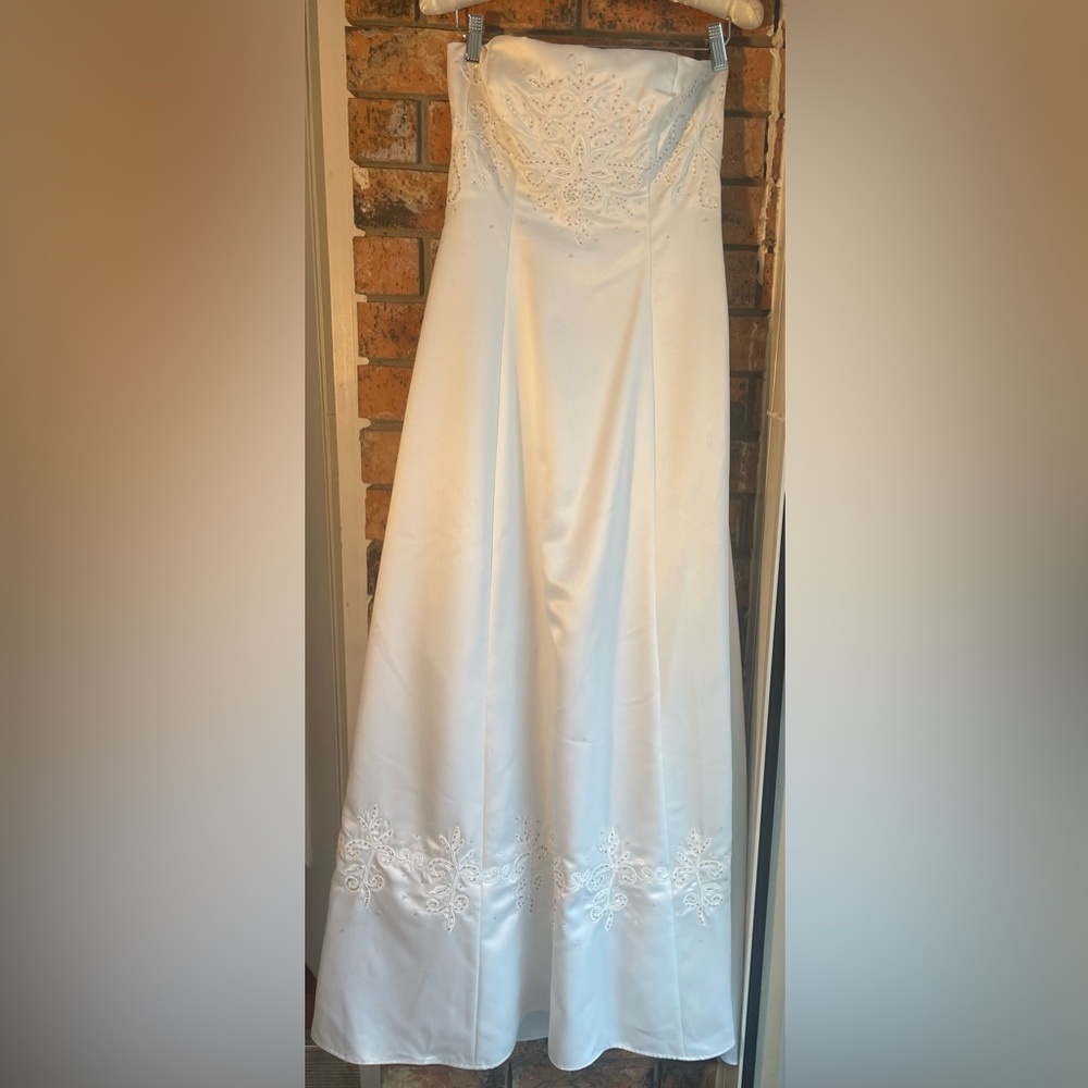 Niki Lavis Gorgeous White Wedding Dress!!